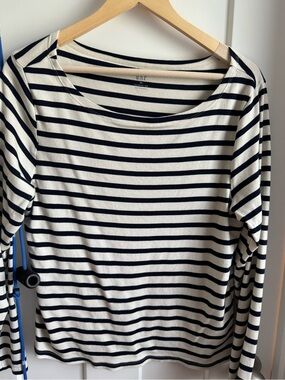 GAP Black & Cream Striped Long-Sleeve Crewneck Top